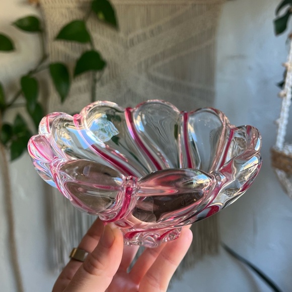 Art Glass Swirled Bowl with Cranberry Veins - 6” Diameter Candy Dish - Picture 8 of 8